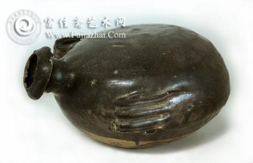 图3 西夏黑褐釉双系扁壶  长18.5厘米  推测为伊克昭盟窑产品  北京民间藏