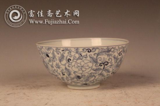 图2-1 青花缠枝牡丹纹碗
