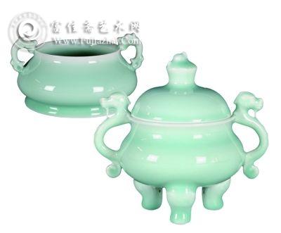 图：徐定昌 《龙池听课》。右图：徐定昌 《玉入梵音》。